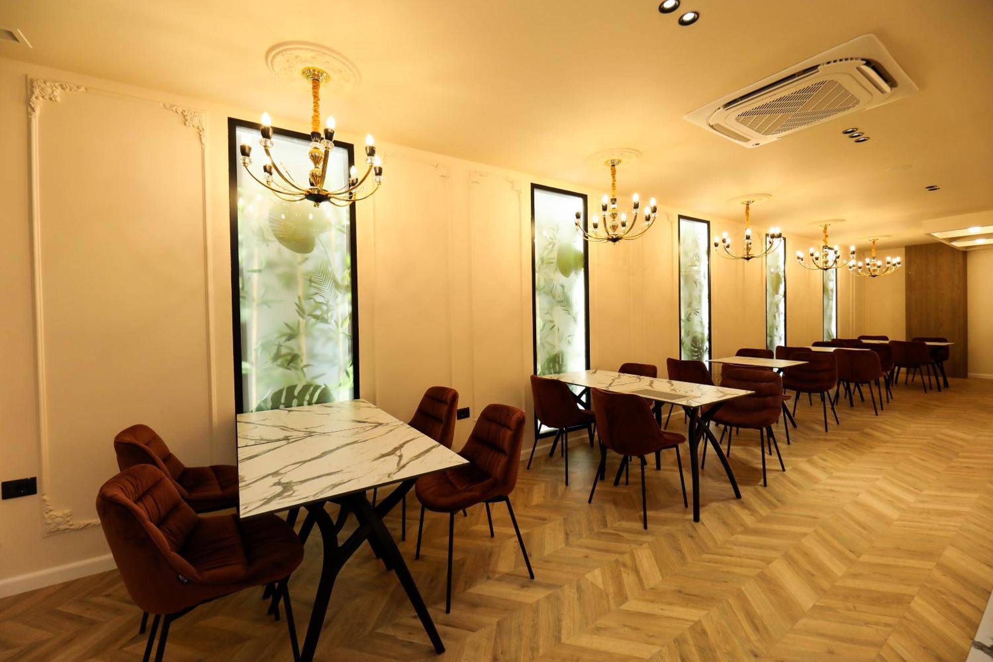 Vlorë Hotel Adore מראה חיצוני תמונה