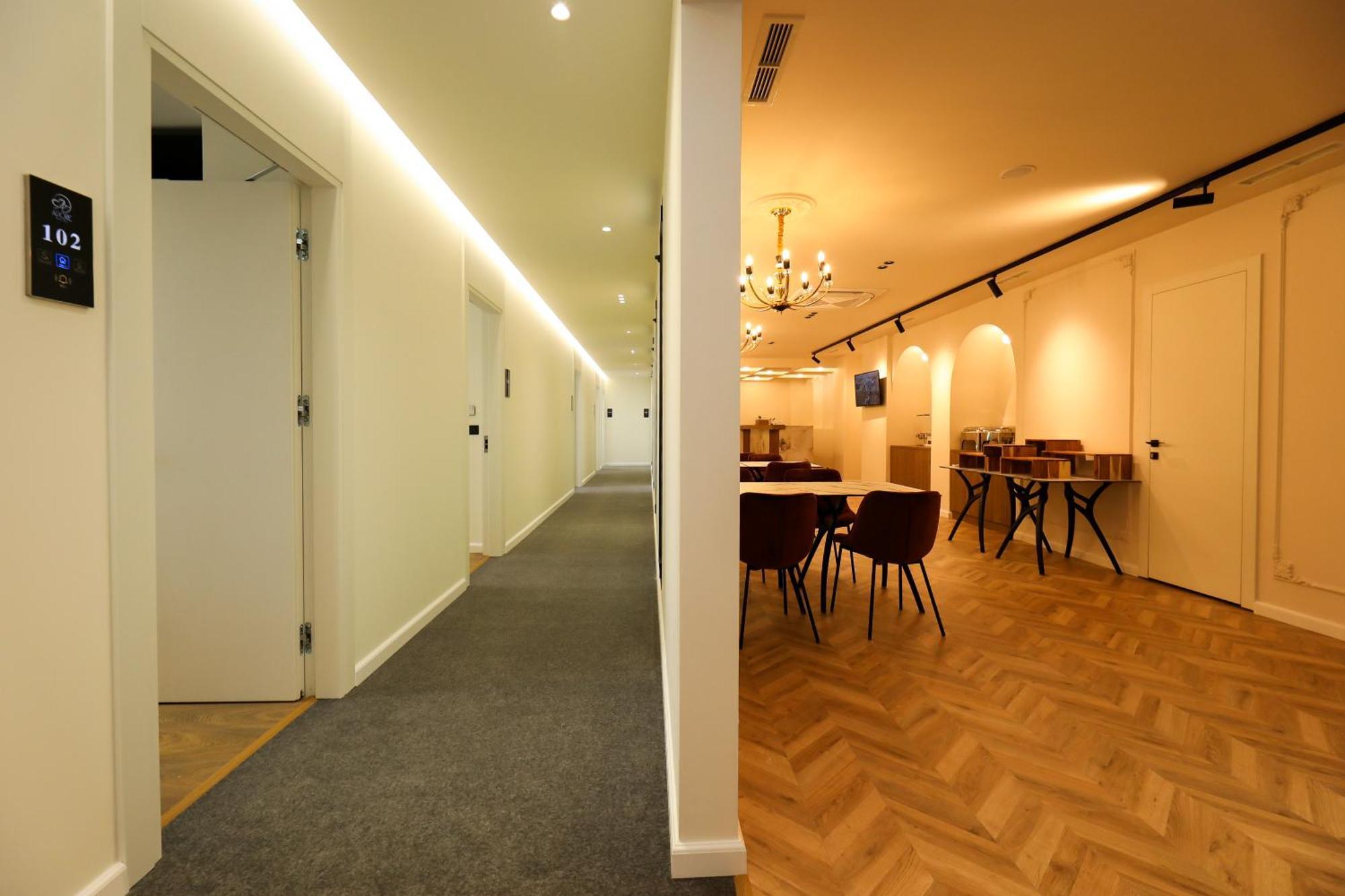 Vlorë Hotel Adore מראה חיצוני תמונה