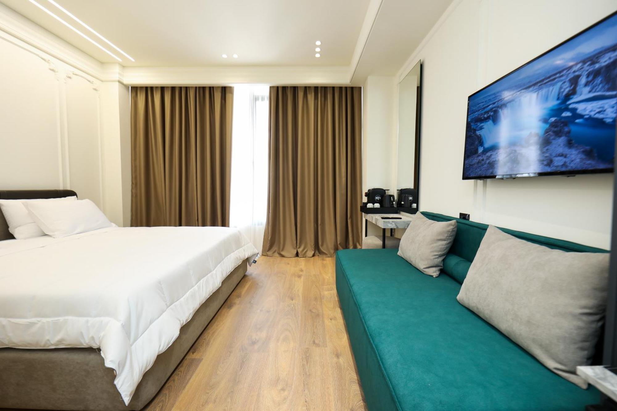 Vlorë Hotel Adore מראה חיצוני תמונה