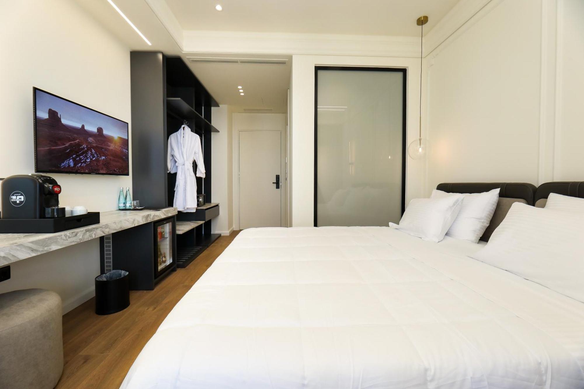 Vlorë Hotel Adore מראה חיצוני תמונה