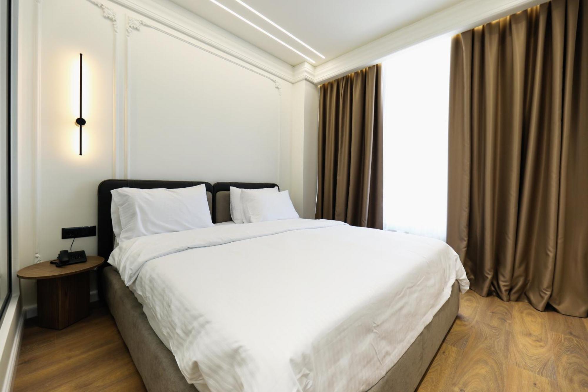 Vlorë Hotel Adore מראה חיצוני תמונה