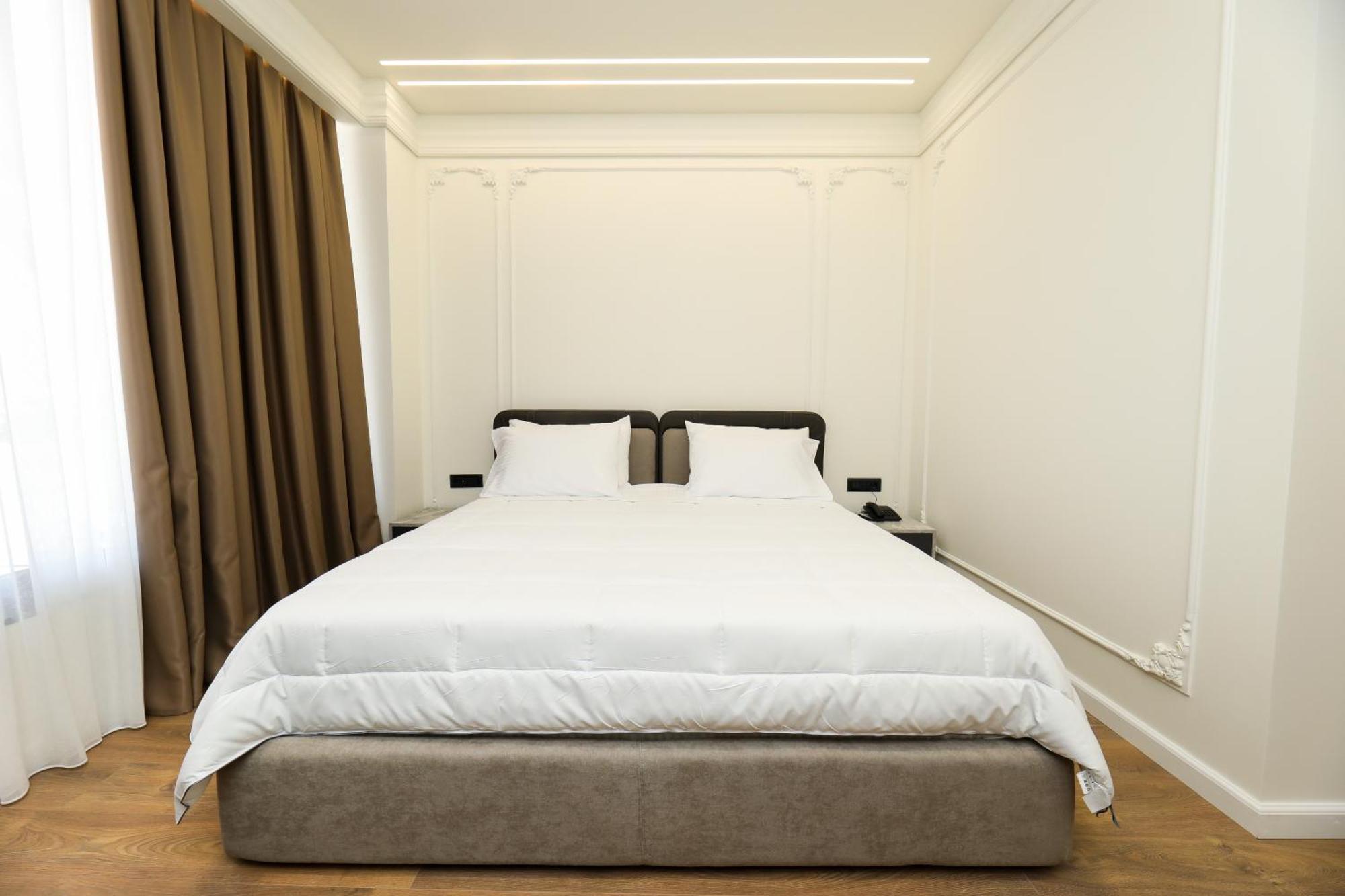 Vlorë Hotel Adore מראה חיצוני תמונה