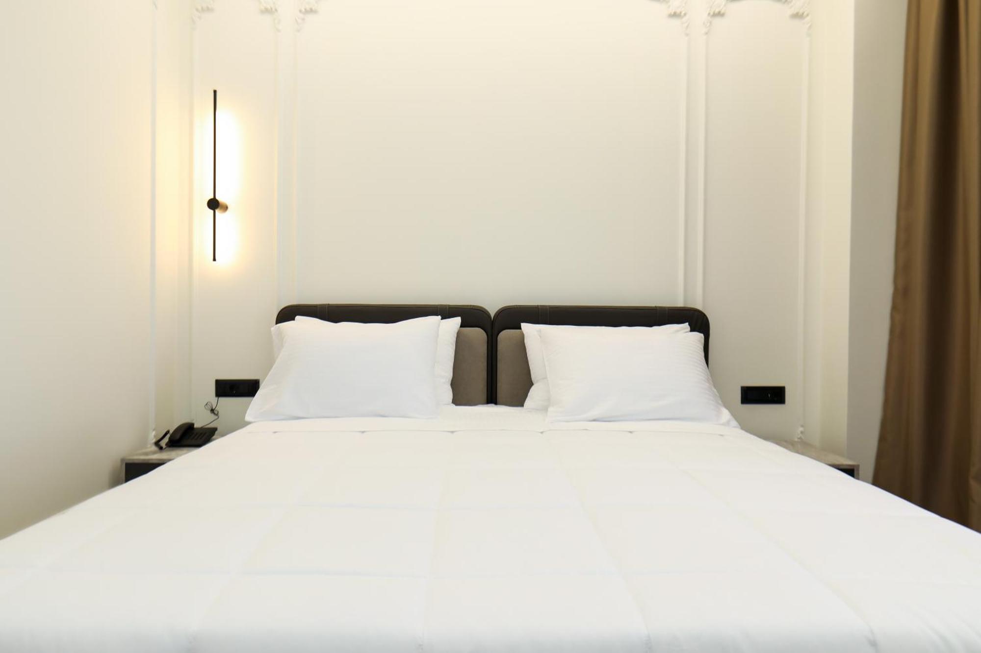 Vlorë Hotel Adore מראה חיצוני תמונה