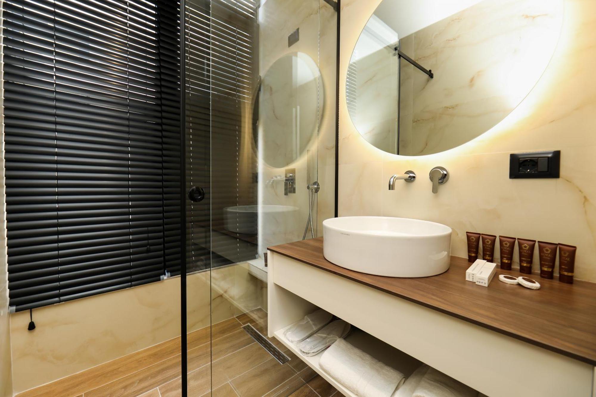 Vlorë Hotel Adore מראה חיצוני תמונה