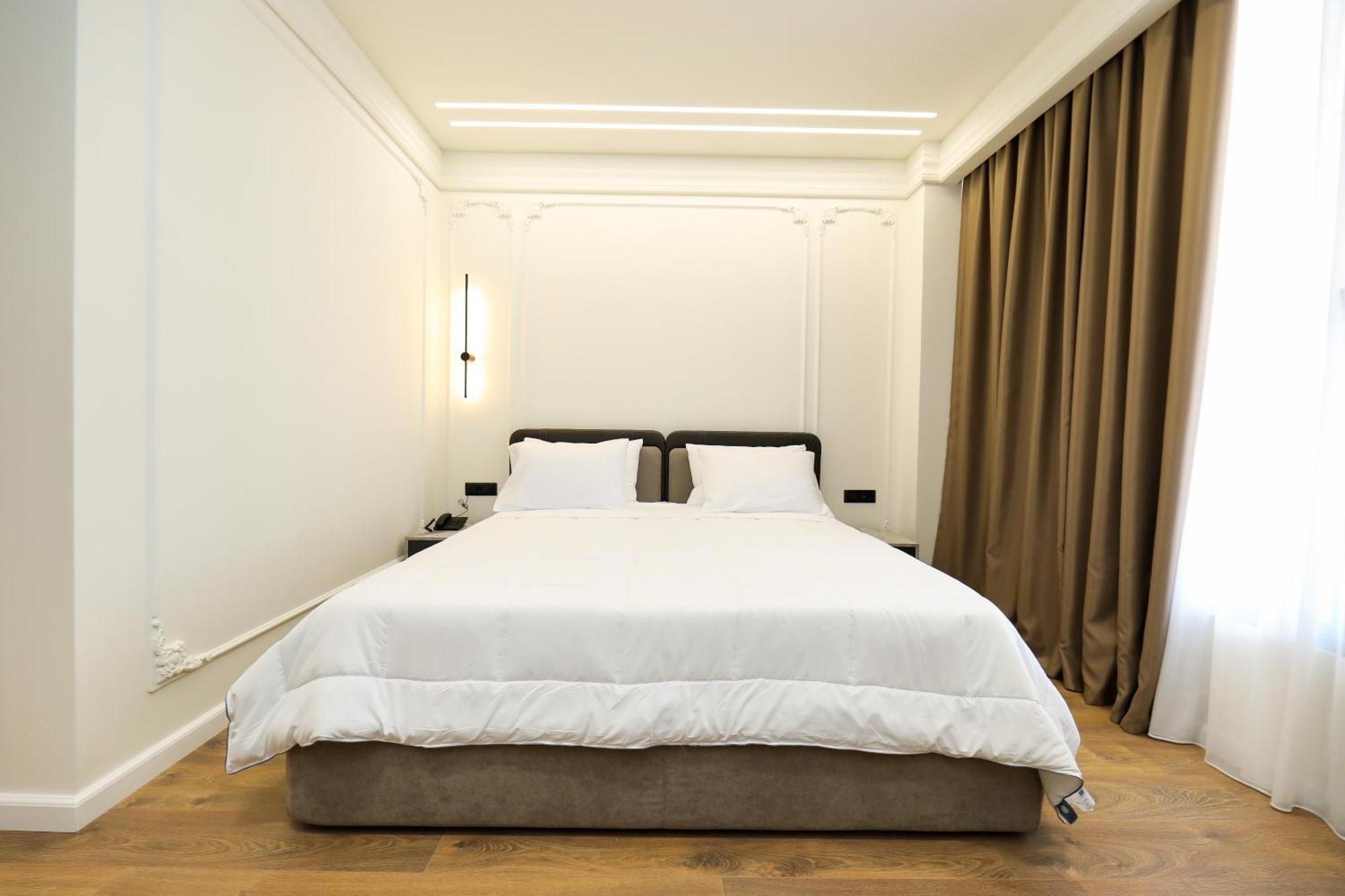Vlorë Hotel Adore מראה חיצוני תמונה