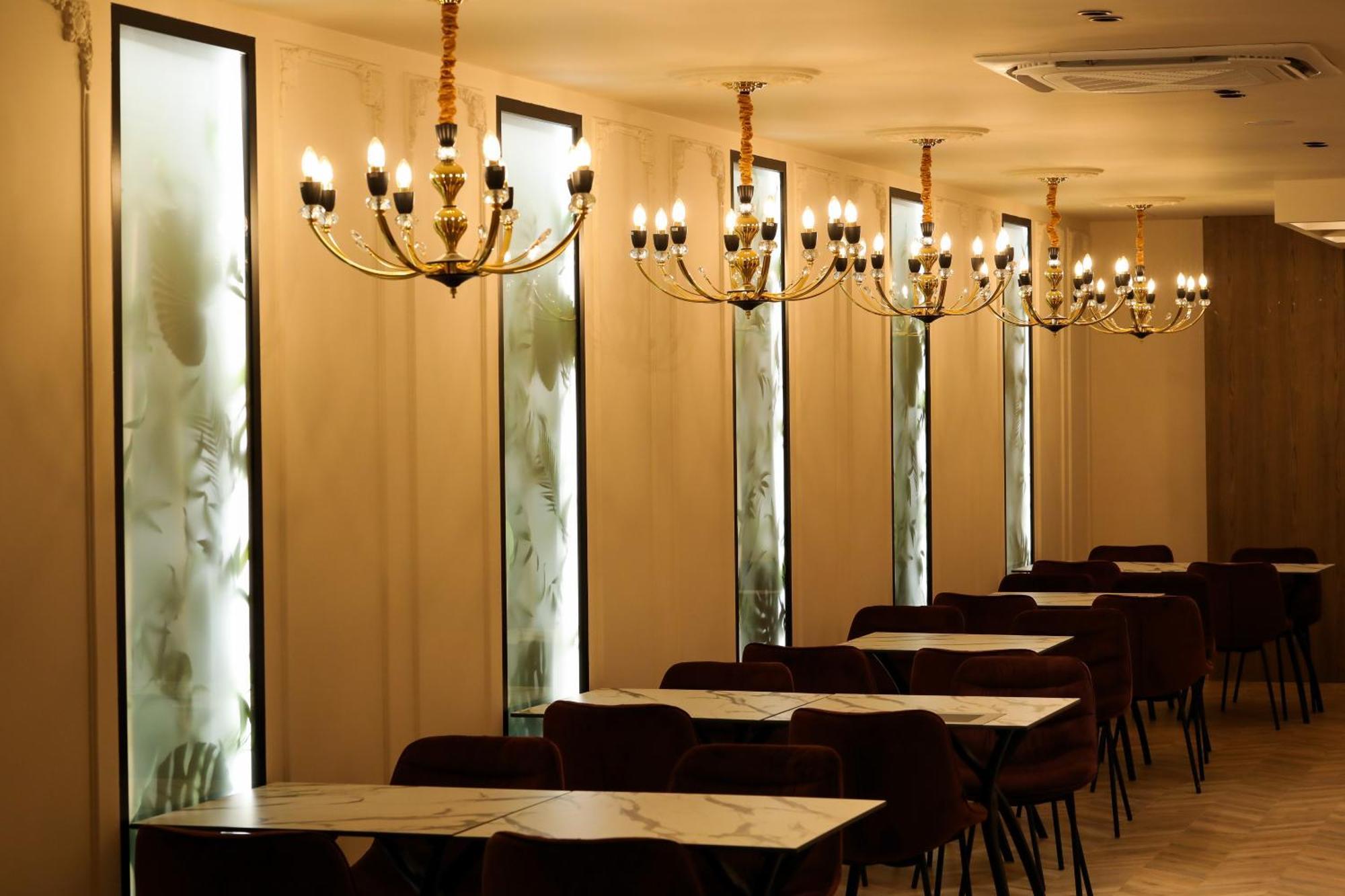 Vlorë Hotel Adore מראה חיצוני תמונה