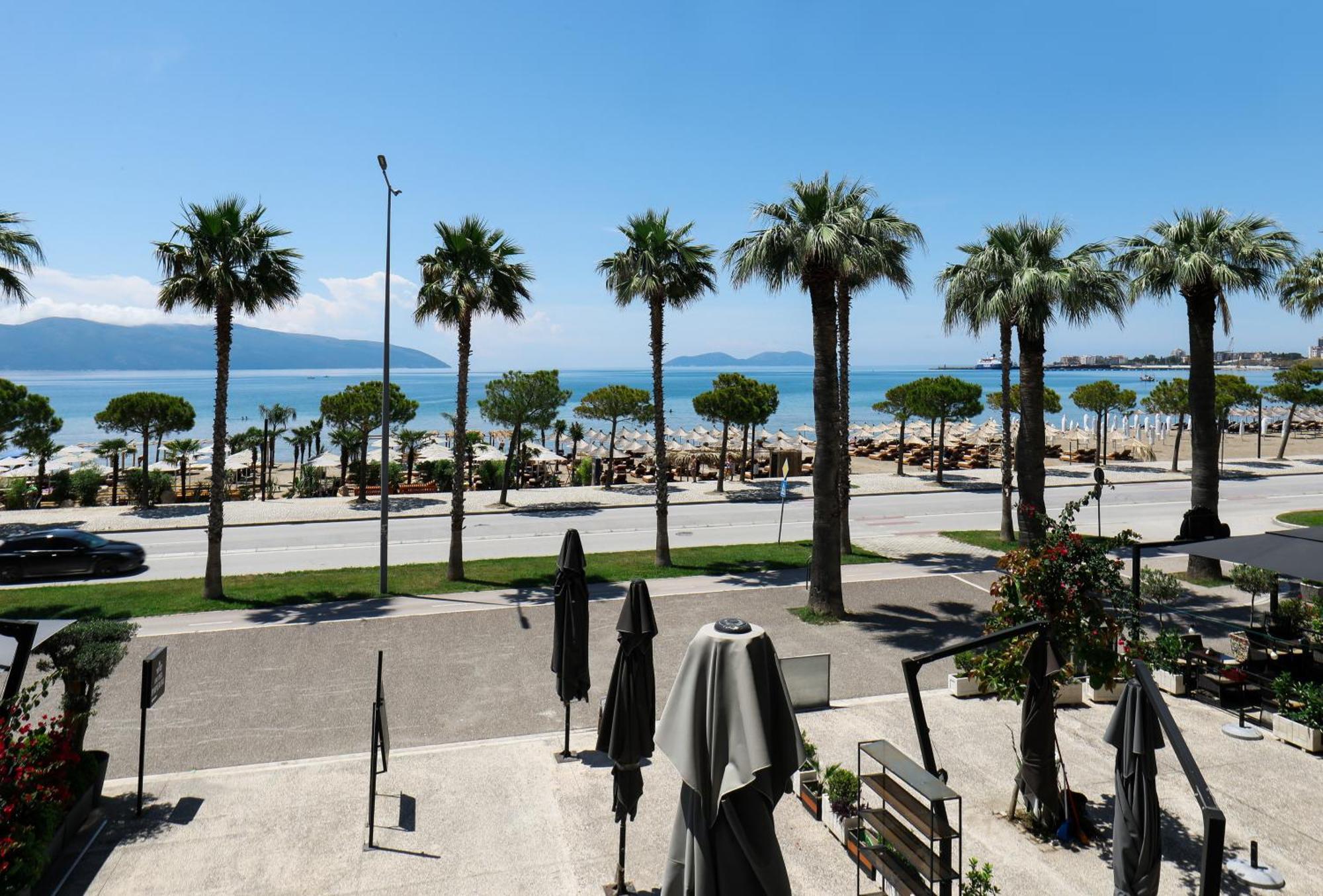 Vlorë Hotel Adore מראה חיצוני תמונה