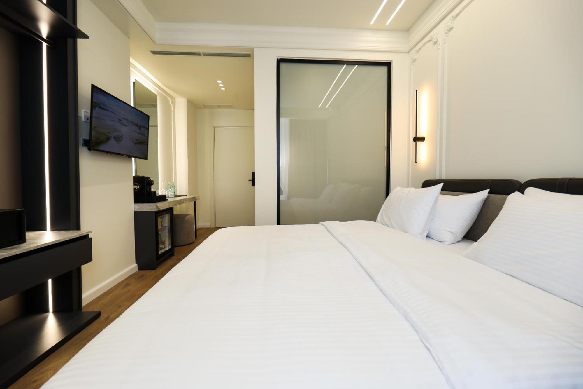 Vlorë Hotel Adore מראה חיצוני תמונה
