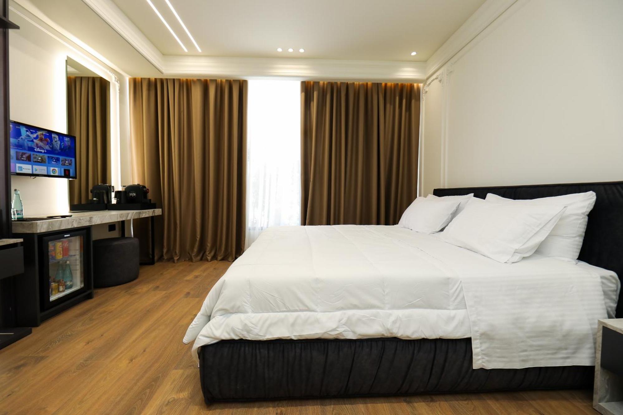 Vlorë Hotel Adore מראה חיצוני תמונה