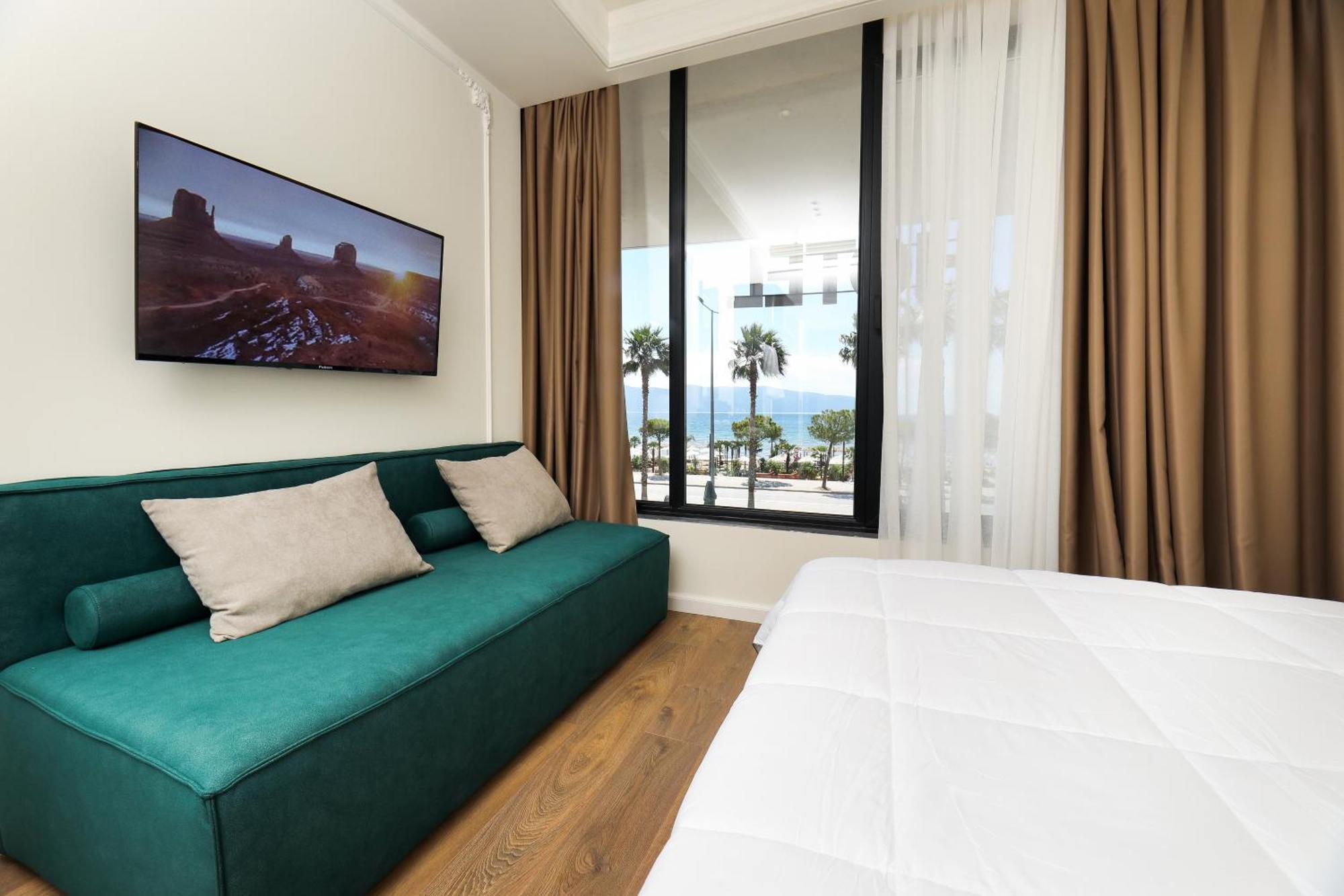 Vlorë Hotel Adore מראה חיצוני תמונה