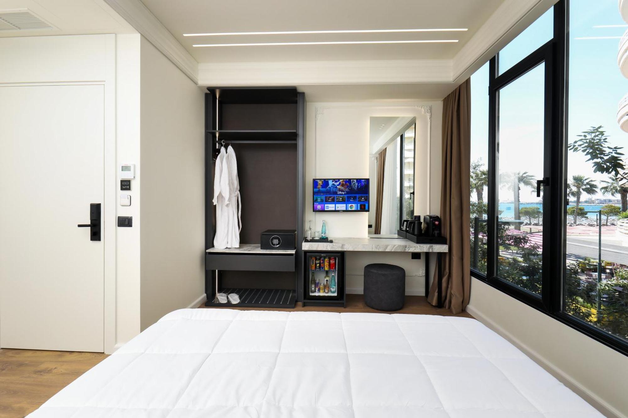 Vlorë Hotel Adore מראה חיצוני תמונה