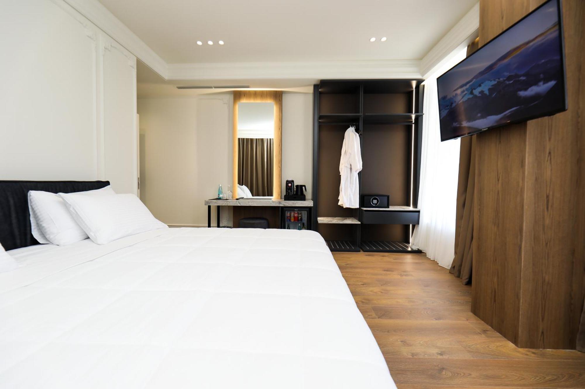Vlorë Hotel Adore מראה חיצוני תמונה