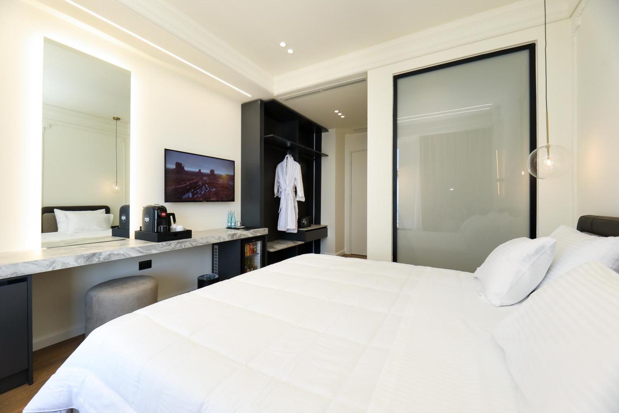 Vlorë Hotel Adore מראה חיצוני תמונה