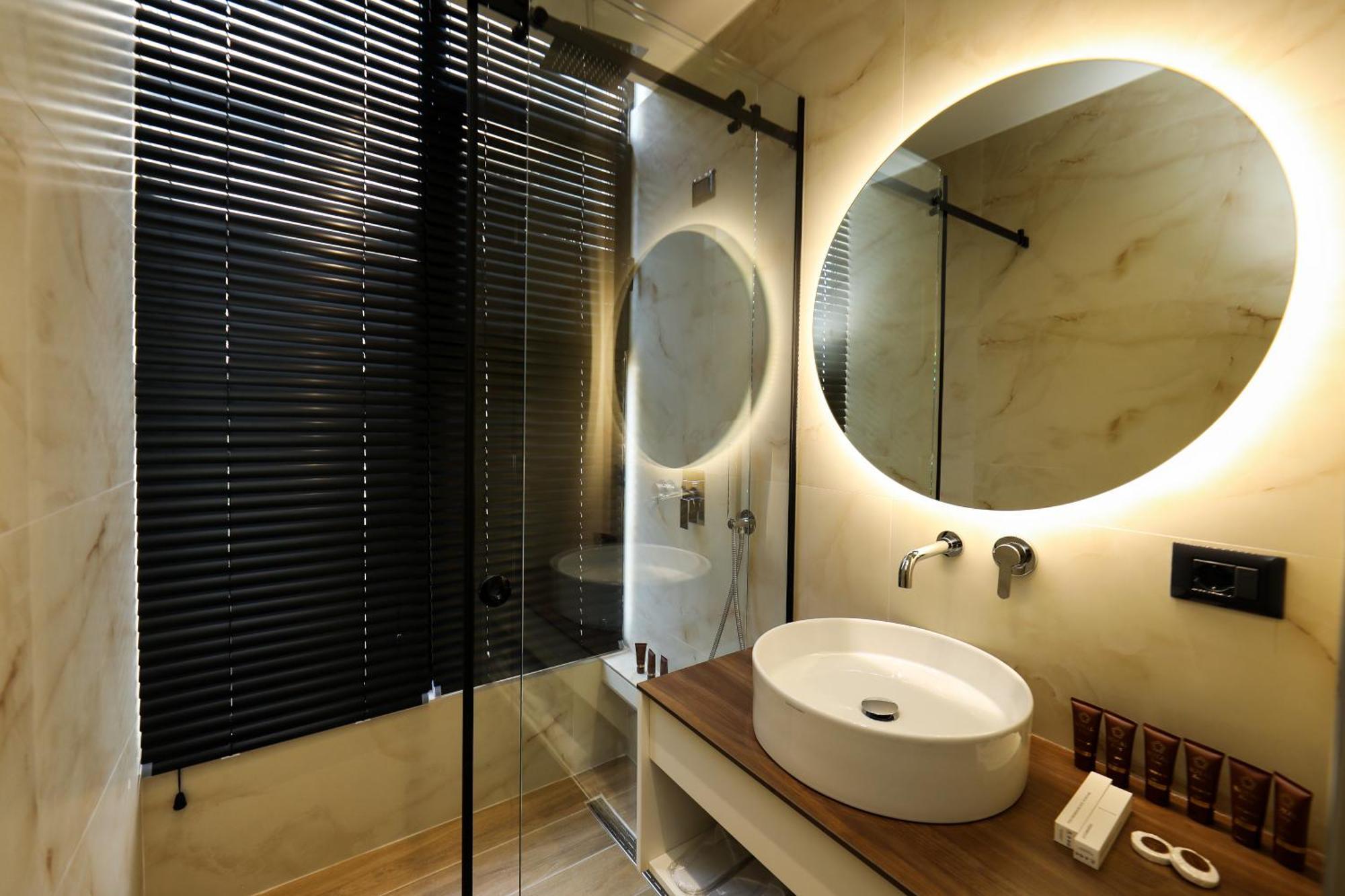 Vlorë Hotel Adore מראה חיצוני תמונה